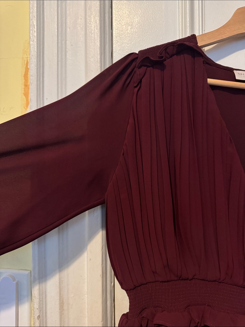 Dress Forum - Elegant Long Sleeve V-Neck Maxi Dress in Burgundy - Picture 5 of 8